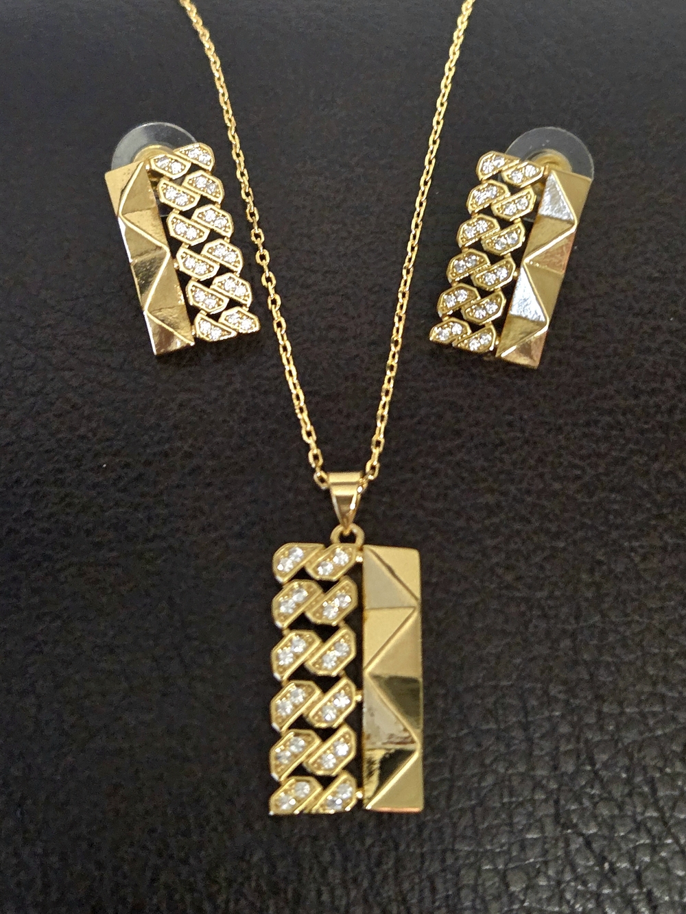 Fashion Designer-Inspired Jewelry Set 2-Piece Necklace  Earrings Laser Gold Tone